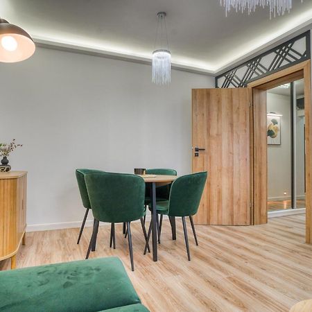 City Chic Retreat: Newly Renovated 1Br Apartment Bucarest Exterior foto